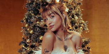 María Becerra se adelantó a la Navidad, estrenó su versión de “Jingle Bell Rock” y causó polémica en las redes sociales.