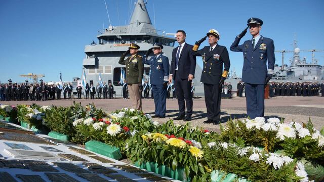 Ceremonia central en homenaje al crucero ARA “General Belgrano”. Estuvo presidido por el Ministro de Defensa, Luis Petri. (Foto: Gaceta Marinera).