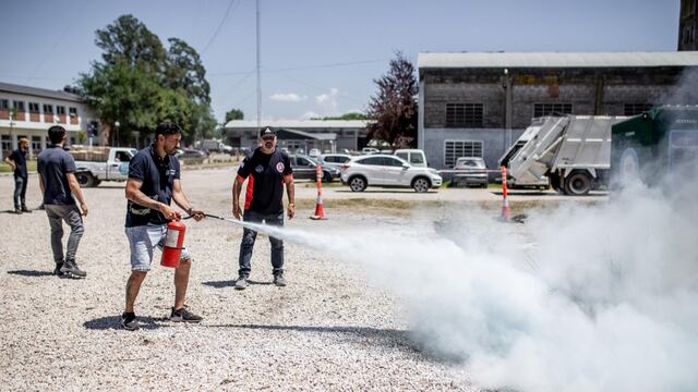 Además,se coloca cartelería para prevenir los incendios forestales en todos los accesos a la ciudad y advertir sobre el peligro de derrumbes en la zona de acantilados costeros