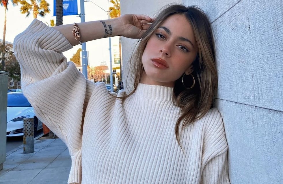 Tini Stoessel posó al sol con una mini bikini que dejó poco a la imaginación