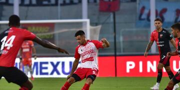 Instituto cierra su preparación para la Liga Profesional jugando contra Colón en el Kempes. (Ramiro Pereyra / La Voz)