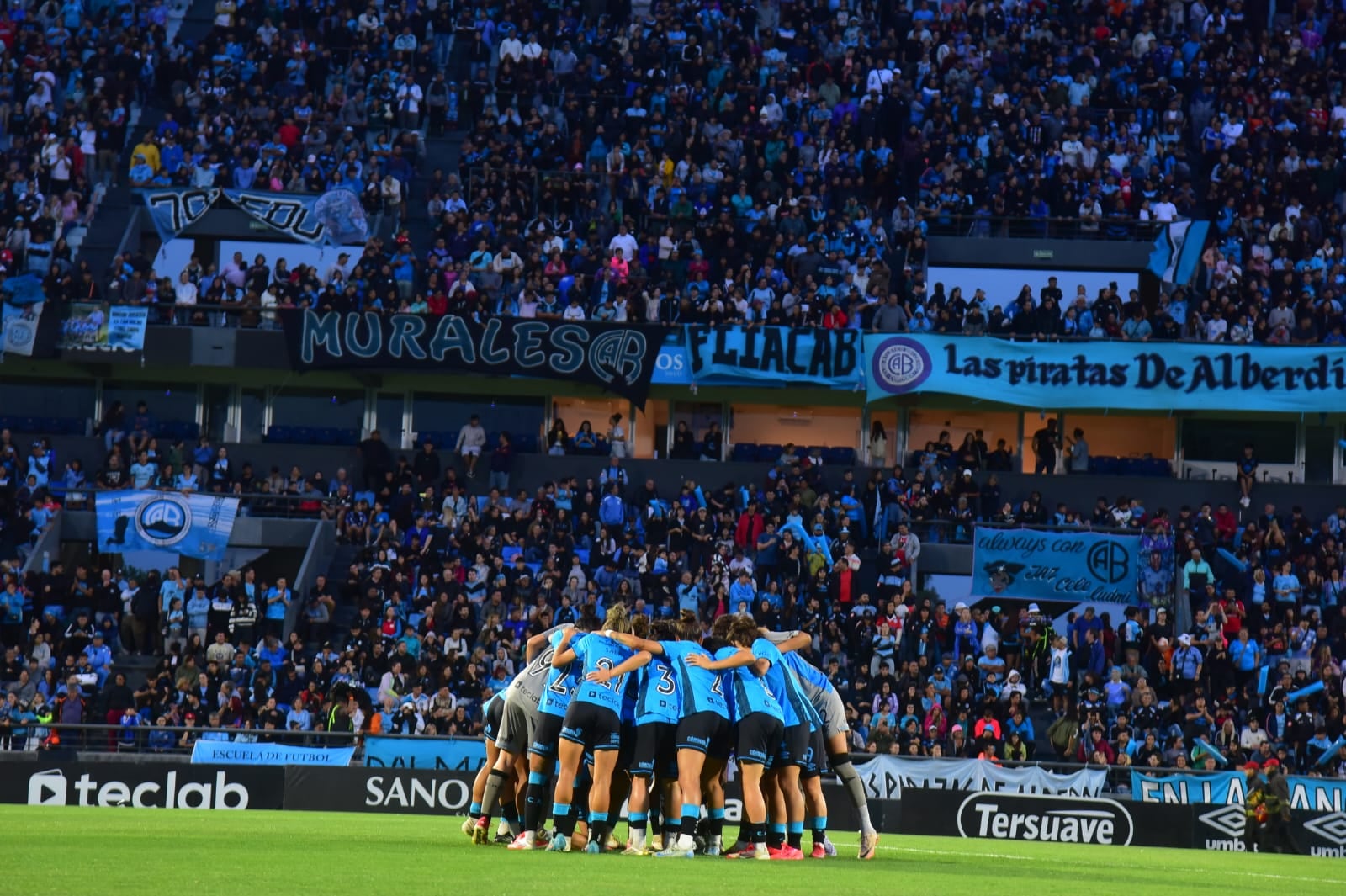 Belgrano enfrentó a Racing en la final del torneo Clausura de la Primera A de la AFA. Se jugó en el estadio Gigante de Alberdi, con más de 20 mil personas. (Ramiro Pereyra / La Voz)