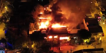 Se prendió fuego una fábrica de muebles y quedo reducida a cenizas.