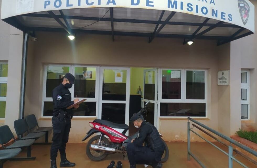 Efectivos policiales recuperaron un motovehículo sustraído en Oberá