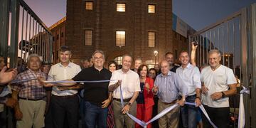 El gobernador Juan Schiaretti y el Martín Llaryora, intendente de Córdoba, en le corte de cintas.