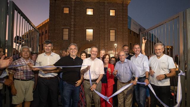 El gobernador Juan Schiaretti y el Martín Llaryora, intendente de Córdoba, en le corte de cintas.