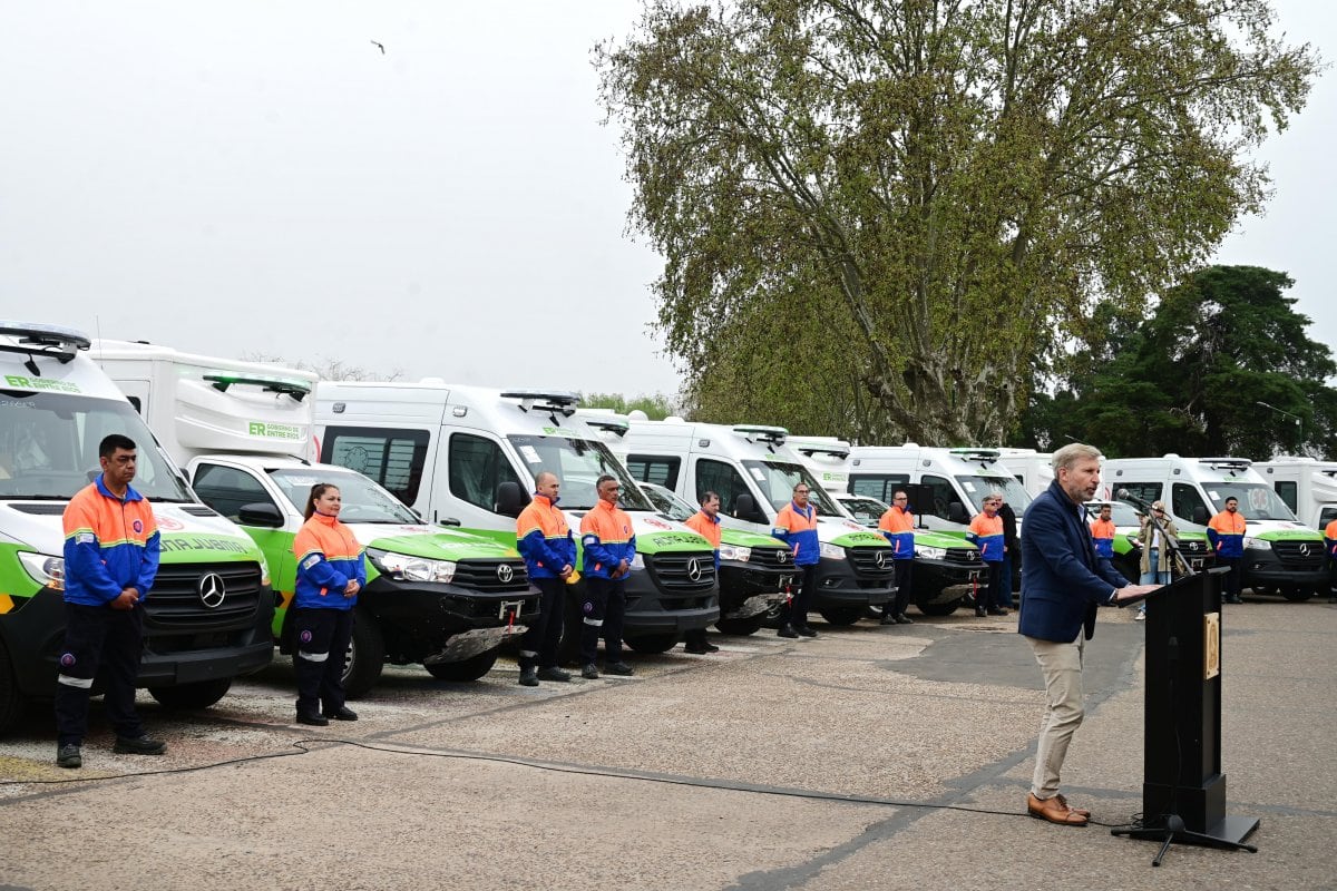 Entrega de ambulancias en ER
