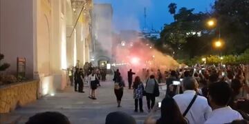 Momentos de tensión se vivieron durante la manifestación por el Día de la Mujer en Salta.