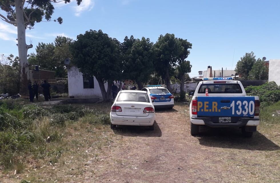 Investigan la aparición de un hombre sin vida en las primeras horas del año