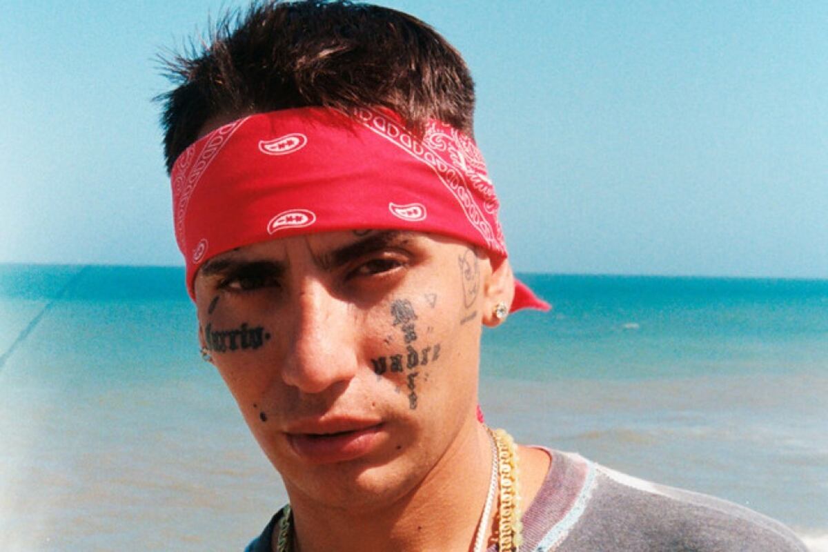 Neo Pistea regresó con “NEO”, un nuevo álbum con un sonido muy diferente