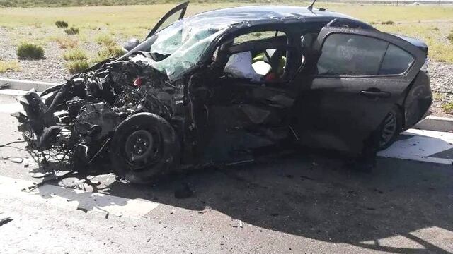 Así quedó el Fiat Cronos tras el choque frontal en la ruta 40 y 144.
