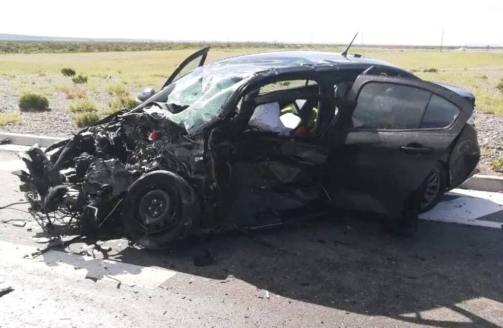 Murió el conductor que chocó de frente con un camión en el cruce de las rutas 144 y 40