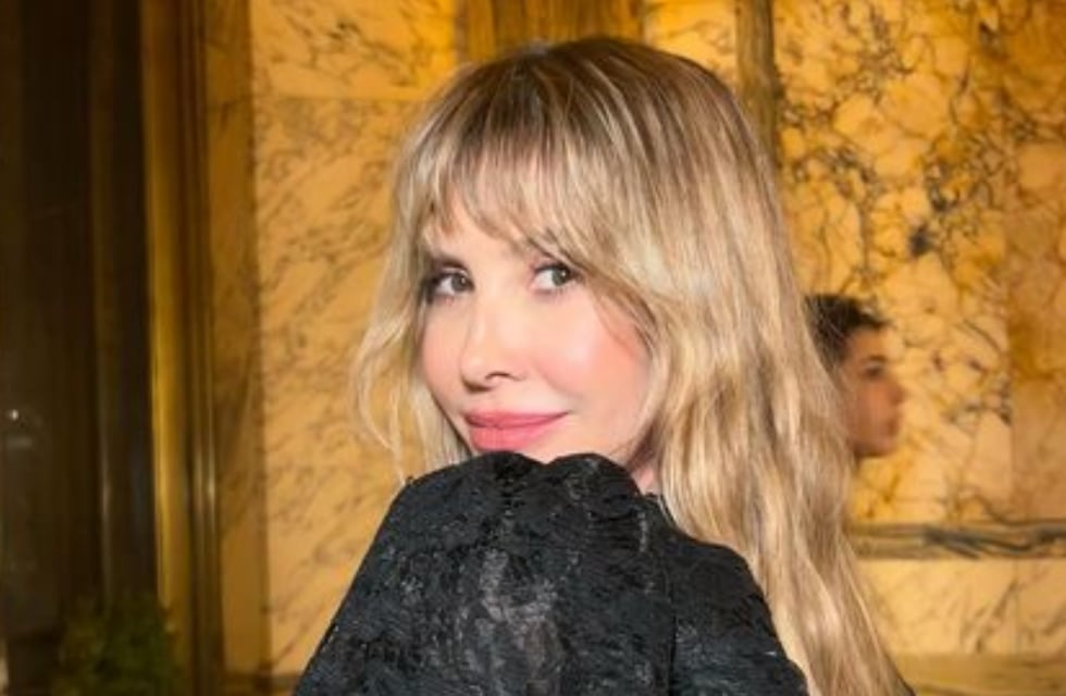 Guillermina Valdés dio cátedra de estilo con un look total white de noche y se consagró como la reina de las tendencias