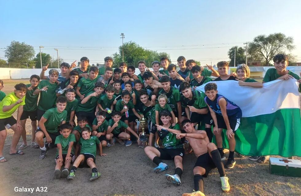 El Fútbol Infantil del Cultural de Arroyito logró el tricampeonato en la Zona Oeste de la Liga Regional