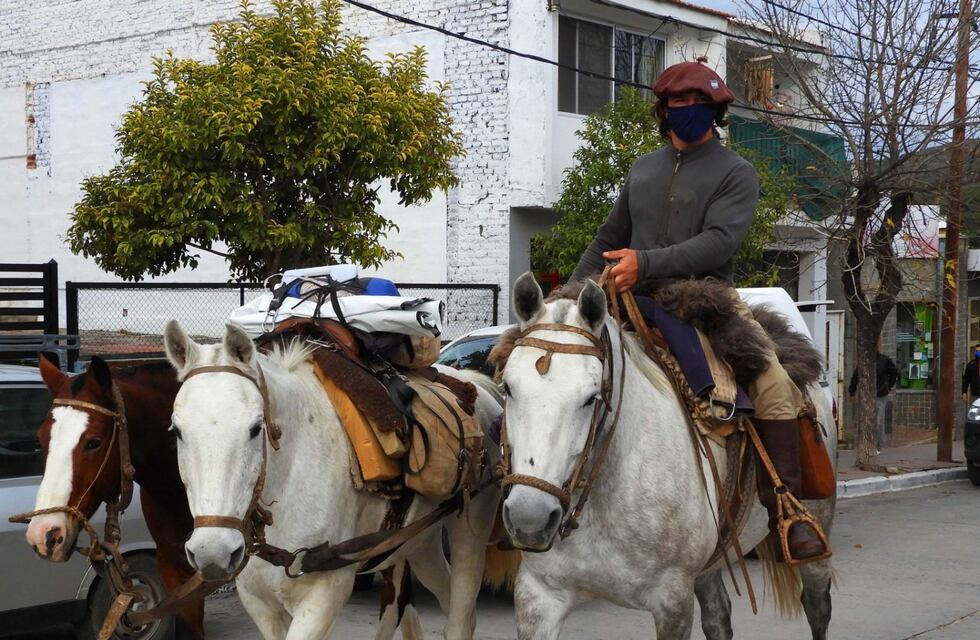Emprendió una travesía a caballo por todo el país y este lunes fue recibido por el intendente de Tanti