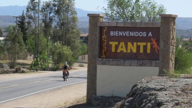 El ingreso a la ciudad de Tanti, en el Valle de Punilla.
