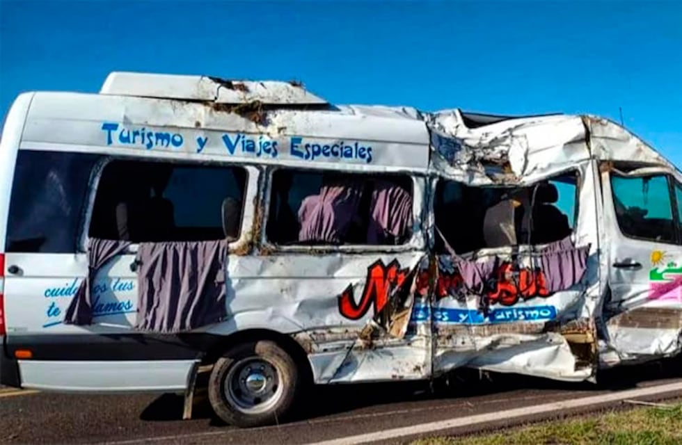 Gualeguay: volcó un mini bus con chicos que iban a Mar del Plata