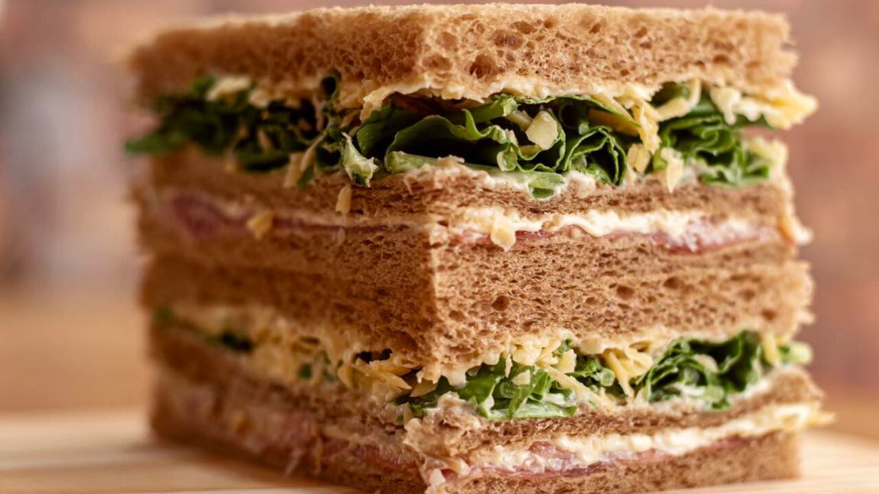 Ni más ni menos: Cuántos sándwiches de miga se calculan por persona para no gastar de más en estas Fiestas
