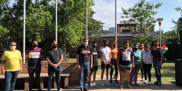 Brinkmann: Gustavo Tevez y Daniel Luna en el acto del izamiento de la bandera de la diversidad sexual