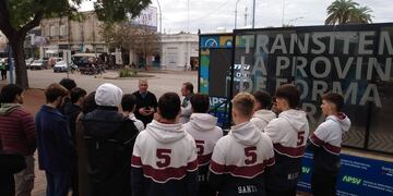 Estudiantes secundarios fueron a manejar al simulador