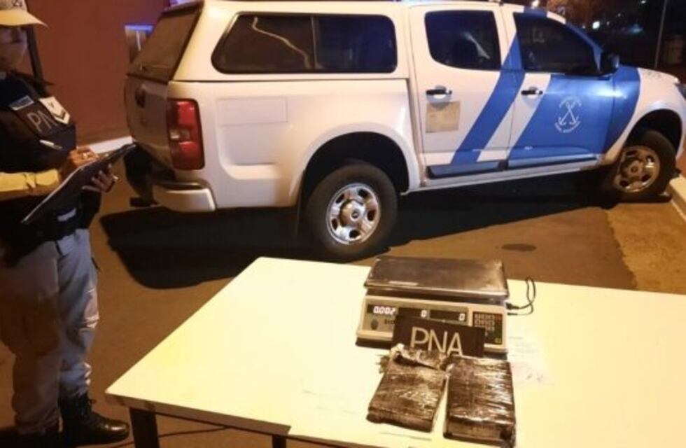 Intentaban traficar droga y se tirotearon con Prefectura Naval