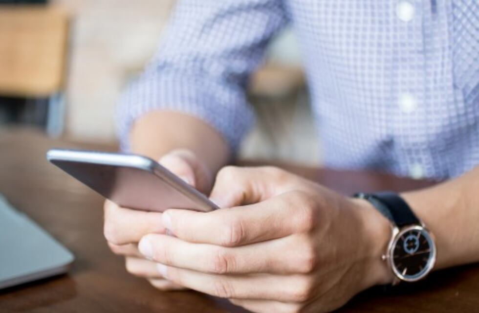 Mercado Libre advirtió sobre un falso mensaje de WhatsApp que ofrece regalos a su nombre