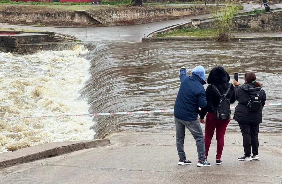 Luego de las lluvias llegó la creciente a Villa Carlos Paz