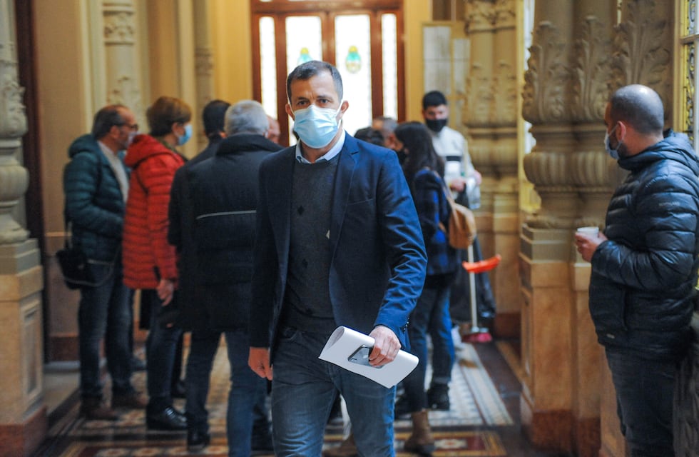 Un senador provincial llegó a Tandil tras 250 kilómetros en bicicleta y dio a conocer una emotiva causa