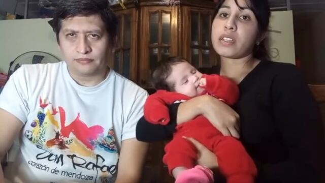 Orlando Moyano y Evelyn Echegaray junto a helenita, la pequeña que hoy tiene 10 meses y en China puede recuperar la vista.