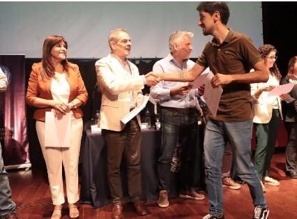 Presidió un acto de entrega de diplomas