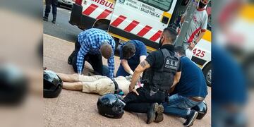 En pleno centro de Posadas, un hombre se desvaneció y falleció al llegar al Hospital.