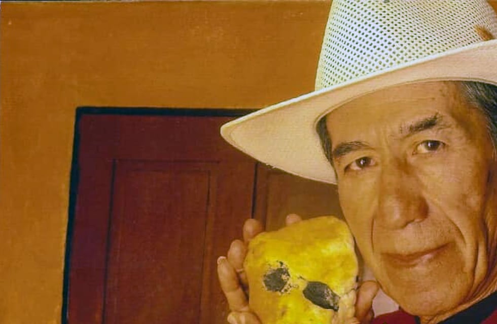 Un salteño investiga un cráneo petrificado que según asegura pertenece a un extraterrestre