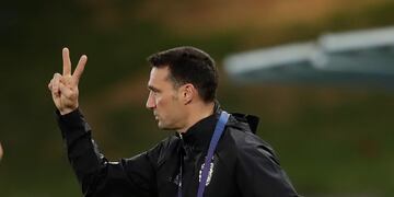 Lionel Scaloni define el equipo de la Selección Argentina para enfrentar a Perú.