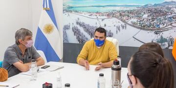El intendente de Ushuaia, Walter Vuoto, mantuvo una reunión de trabajo con la concejala Laura Avila y representantes de los organismos nacionales.