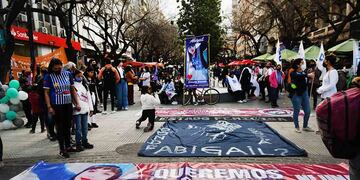 La familia de Abigail Carniel organizó una nueva marcha para pedir justicia.