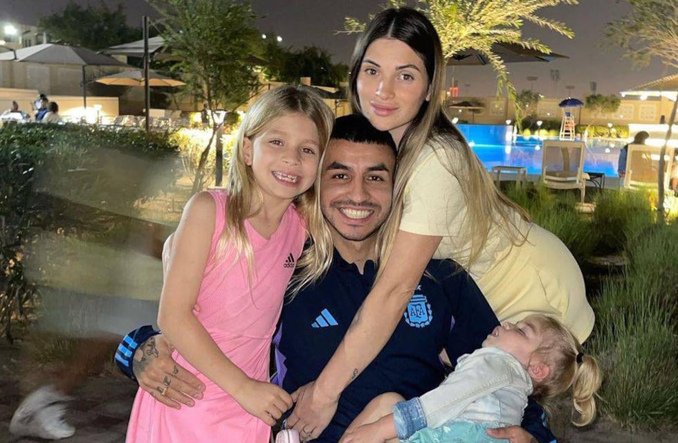 Ángel Correa celebró a pleno con su familia como campeón mundial en Qatar