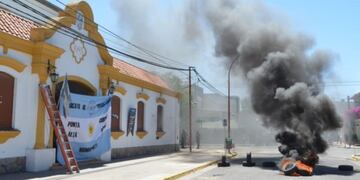 Continúa el paro de trabajadores municipales (Foto: La Nueva)