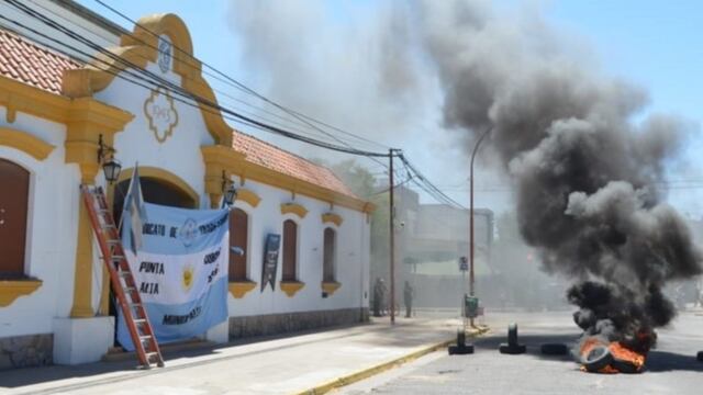 Continúa el paro de trabajadores municipales (Foto: La Nueva)