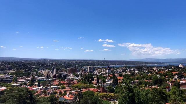 Ciudad de Villa Carlos Paz, desde lo alto. (Foto: Facebook / Secretaría de Turismo, Deportes y Cultura).
