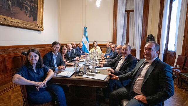 Sesiones extraordinarias 2025: Guillermo Francos y Victoria Villarruel con senadores dialoguistas. (@GAFrancosOk)