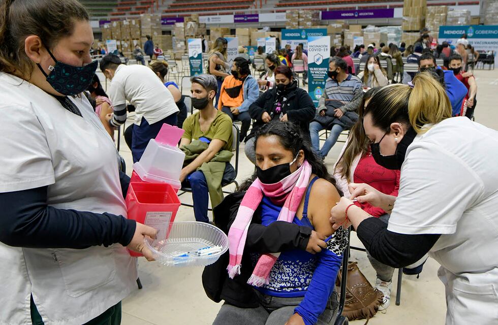 Coronavirus en Mendoza: al menos 6 de cada 10 adultos tiene esquema completo de vacunación