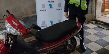 Recuperan moto robada y aprehenden a dos menores por su sustracción