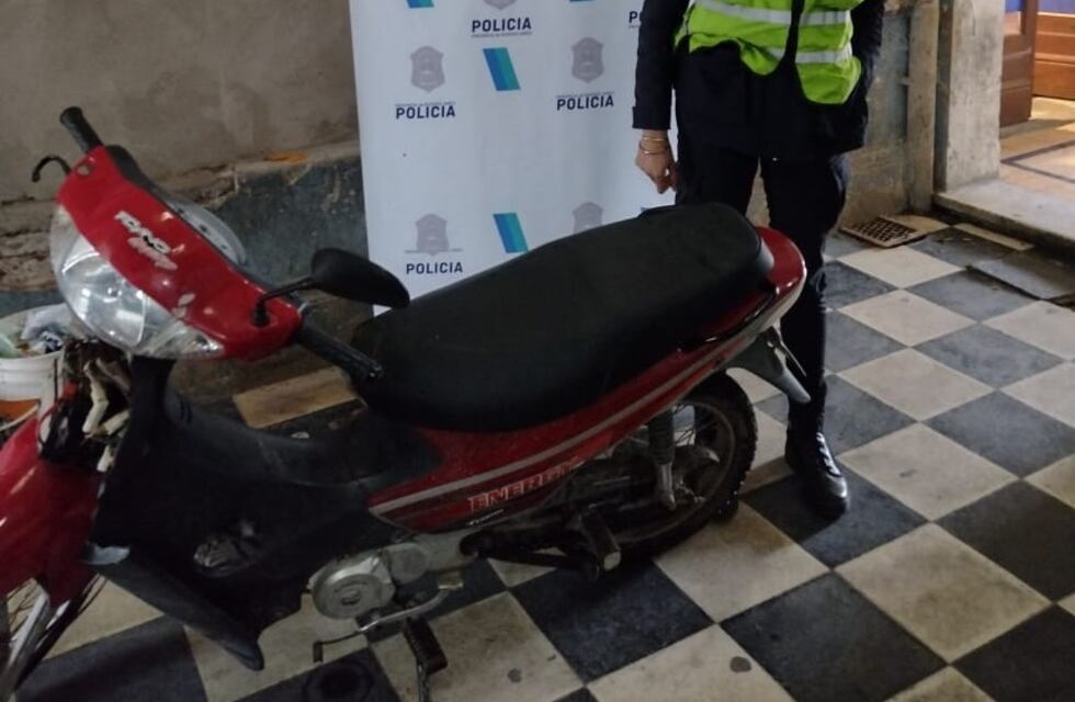 Recuperan moto robada y aprehenden a dos menores por su sustracción