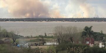 Las quemas en las islas del delta del Paraná llenaron de humo a Rosario.