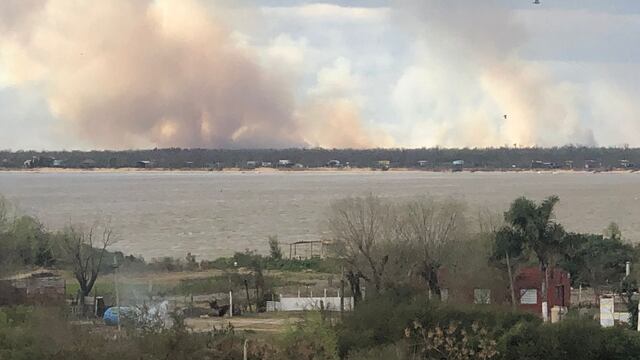 Las quemas en las islas del delta del Paraná llenaron de humo a Rosario.