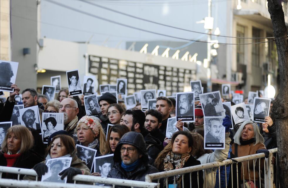 Atentado a la AMIA: la Justicia determinó la responsabilidad de Irán y lo declaró “Estado terrorista”