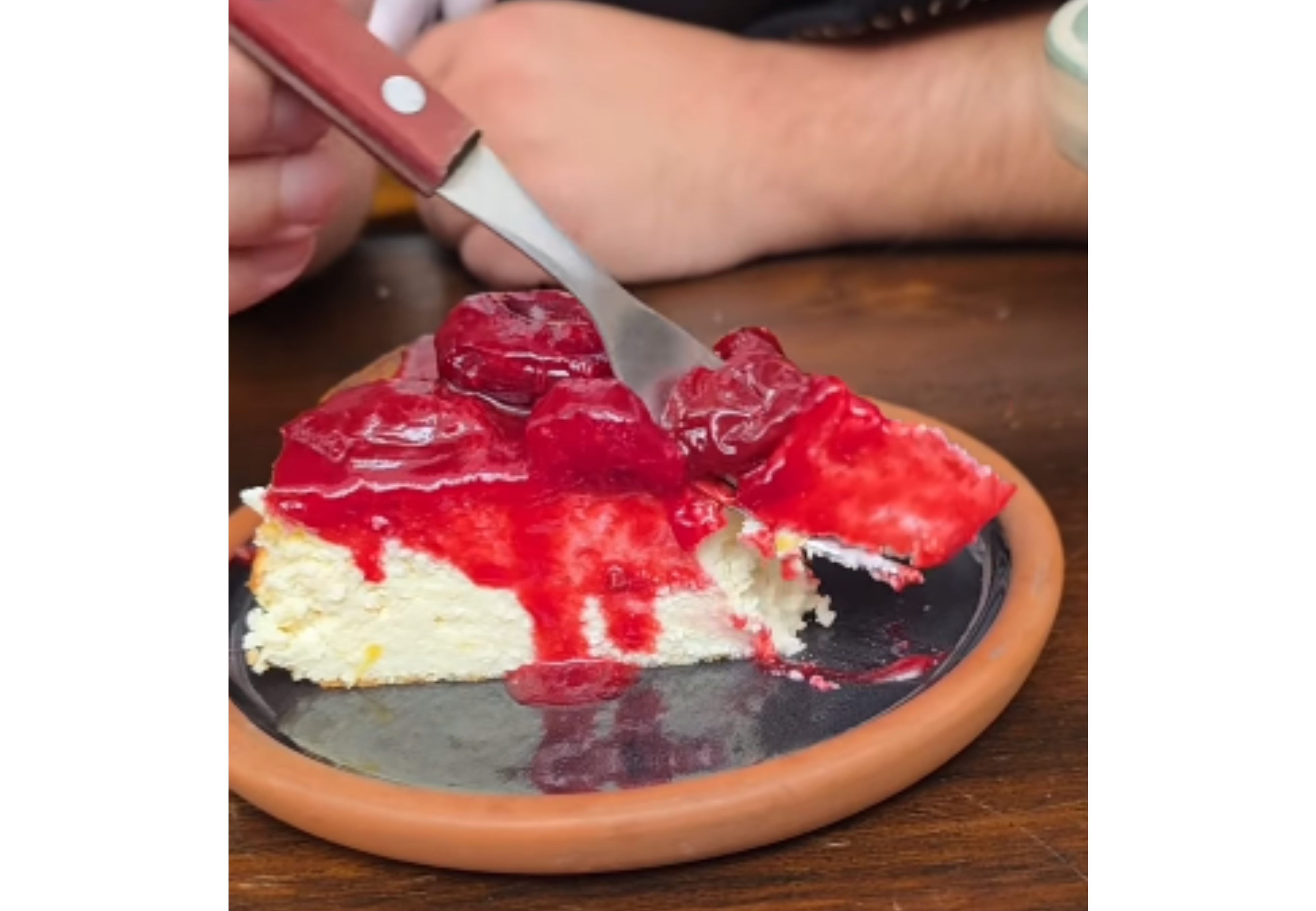 Así queda la tarta de ricota.