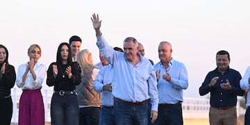 El mandatario tucumano rechazó los hechos violentos y llamó a preservar la convivencia democrática.