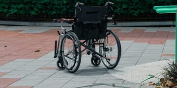 Entró a robar en silla de ruedas pero, para sorpresa de todos, huyó a pie.