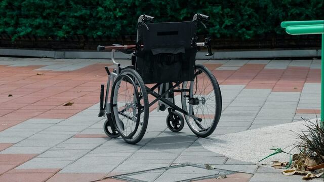 Entró a robar en silla de ruedas pero, para sorpresa de todos, huyó a pie.